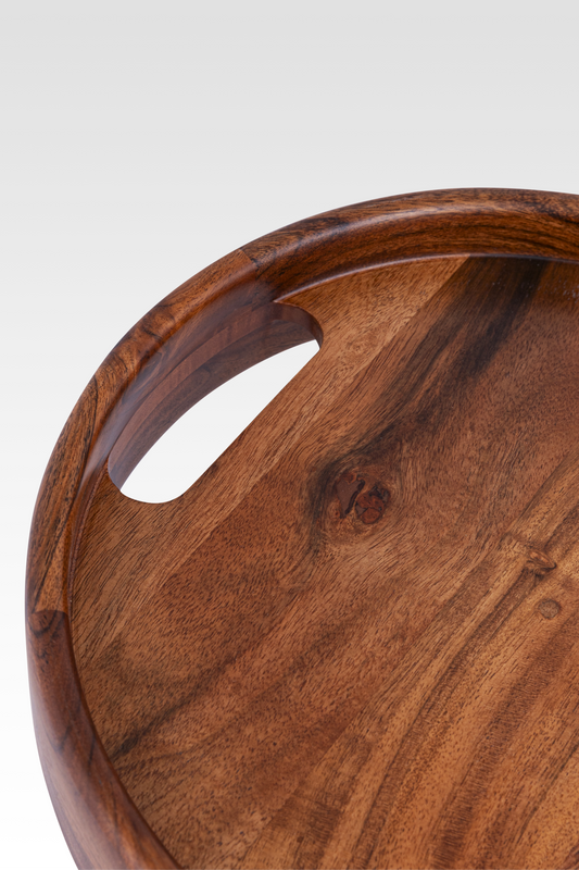 A macro detail of the Quill’s solid mango wood tray, highlighting the natural warmth and hand-finished texture of the wood.